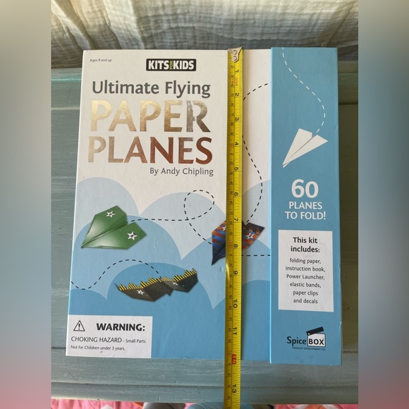 Paper planes kit and book - Picture 3 of 14